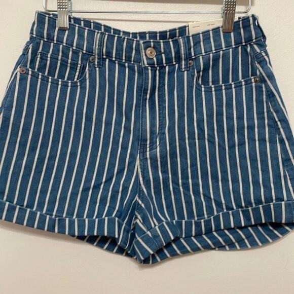 NWT American Eagle Striped Super High Rise Mom Jean Shorts Size 4 - Picture 1 of 5
